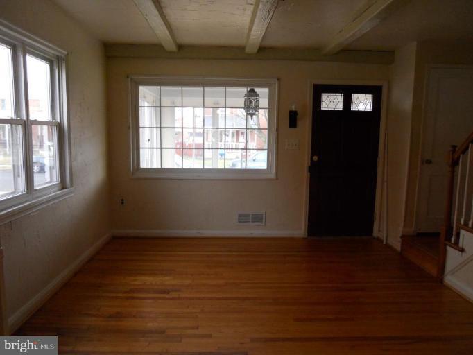 1924 Wareham Road Dundalk, MD 21222 - Photo 5 of 17 Living Room
