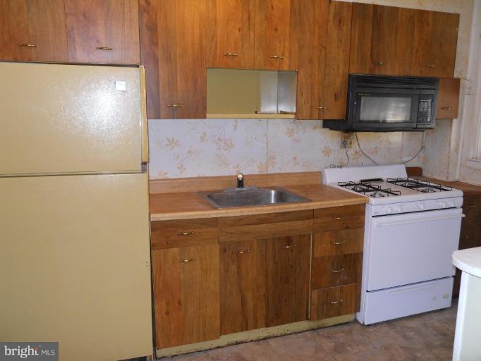 1924 Wareham Road Dundalk, MD 21222 - Photo 9 of 17 Kitchen