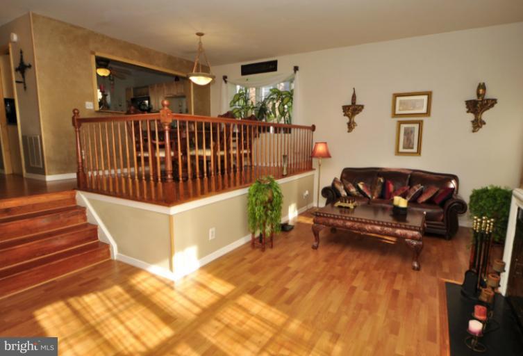 11707 Briary Branch Court Reston, VA 20191 - Photo 5 of 5 Living Room