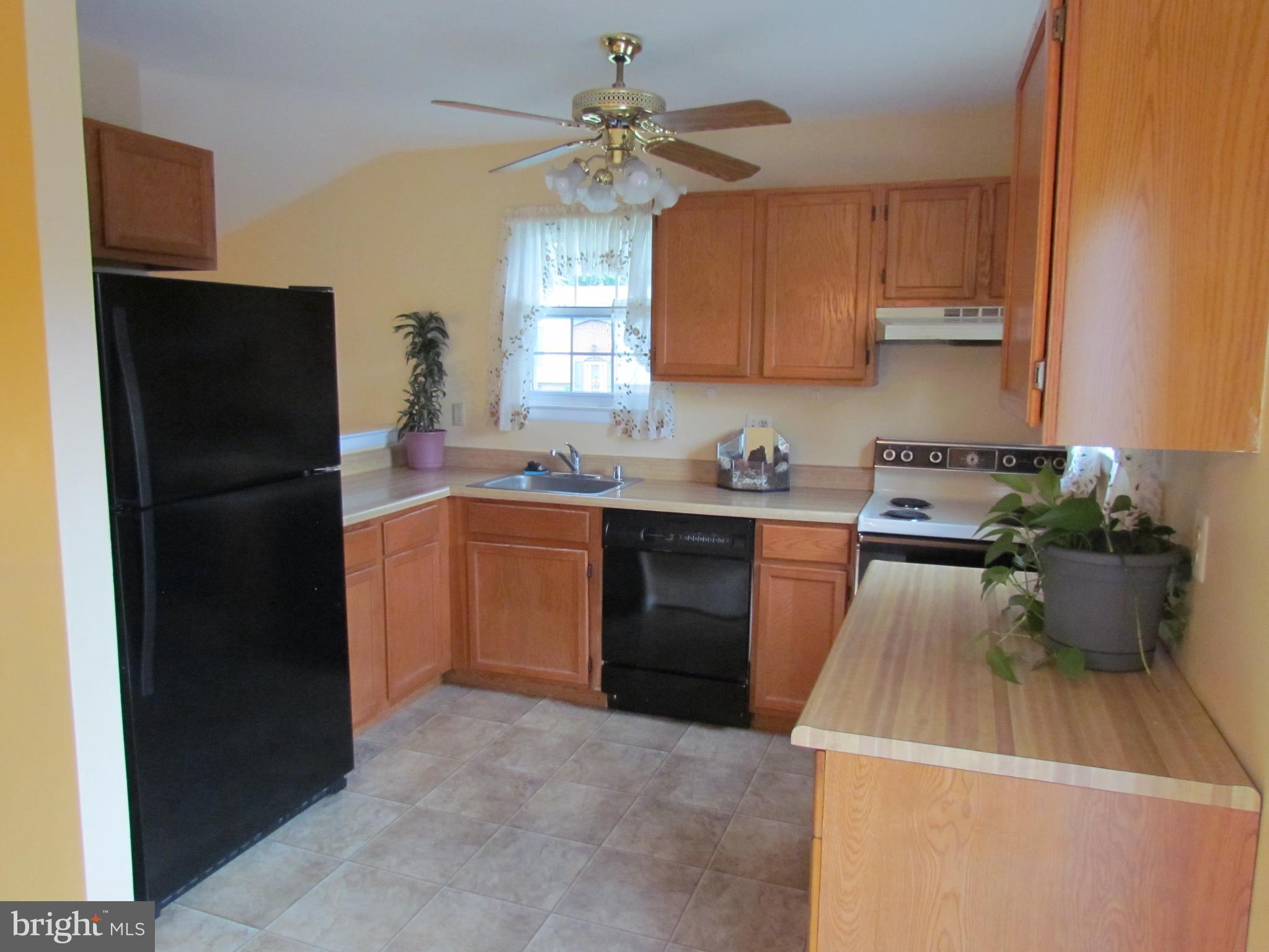 12923 Bogby Road Baltimore, MD 21220 - Photo 5 of 19 Kitchen