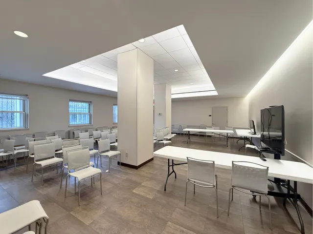 $575,000 | 75 Henry Street, Unit 14C | Brooklyn Heights