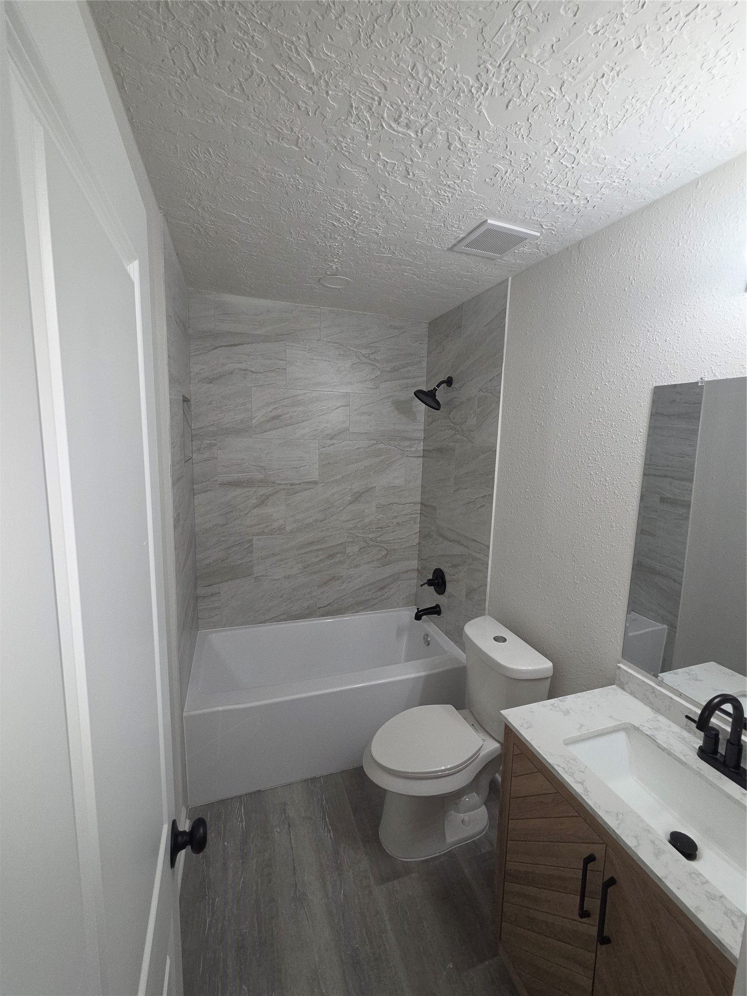 4931 Cosby Street Houston, TX 77021 - Photo 8 of 14 primary bathroom