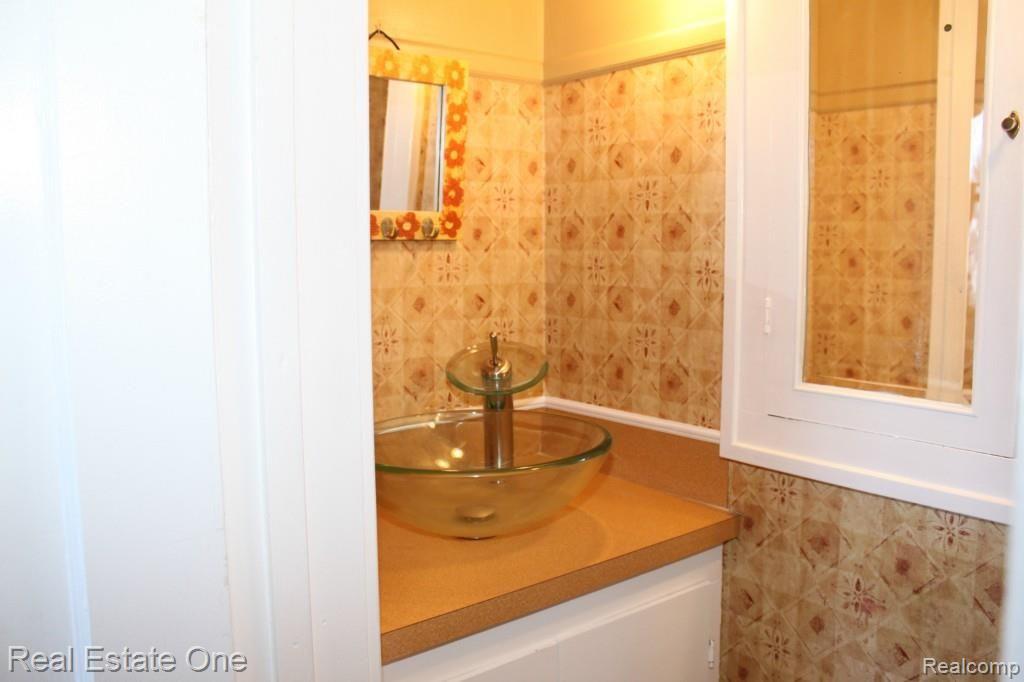 3016 Cumberland Road Berkley, MI 48072 - Photo 21 of 38 Gallery Image 21