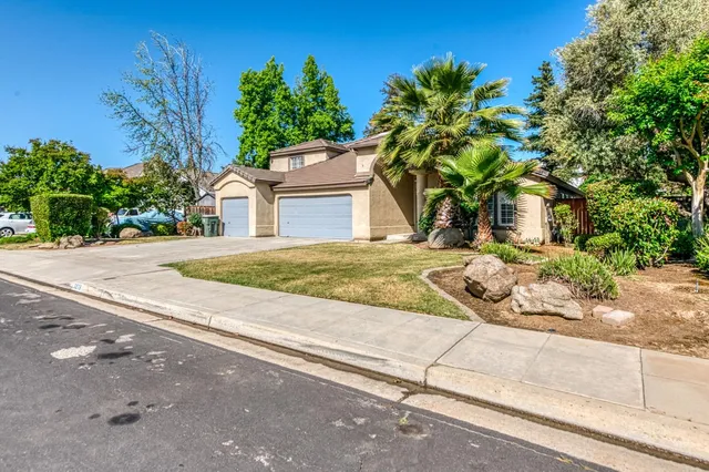 $779,000 | 3278 Magnolia Avenue, Clovis, CA 93611