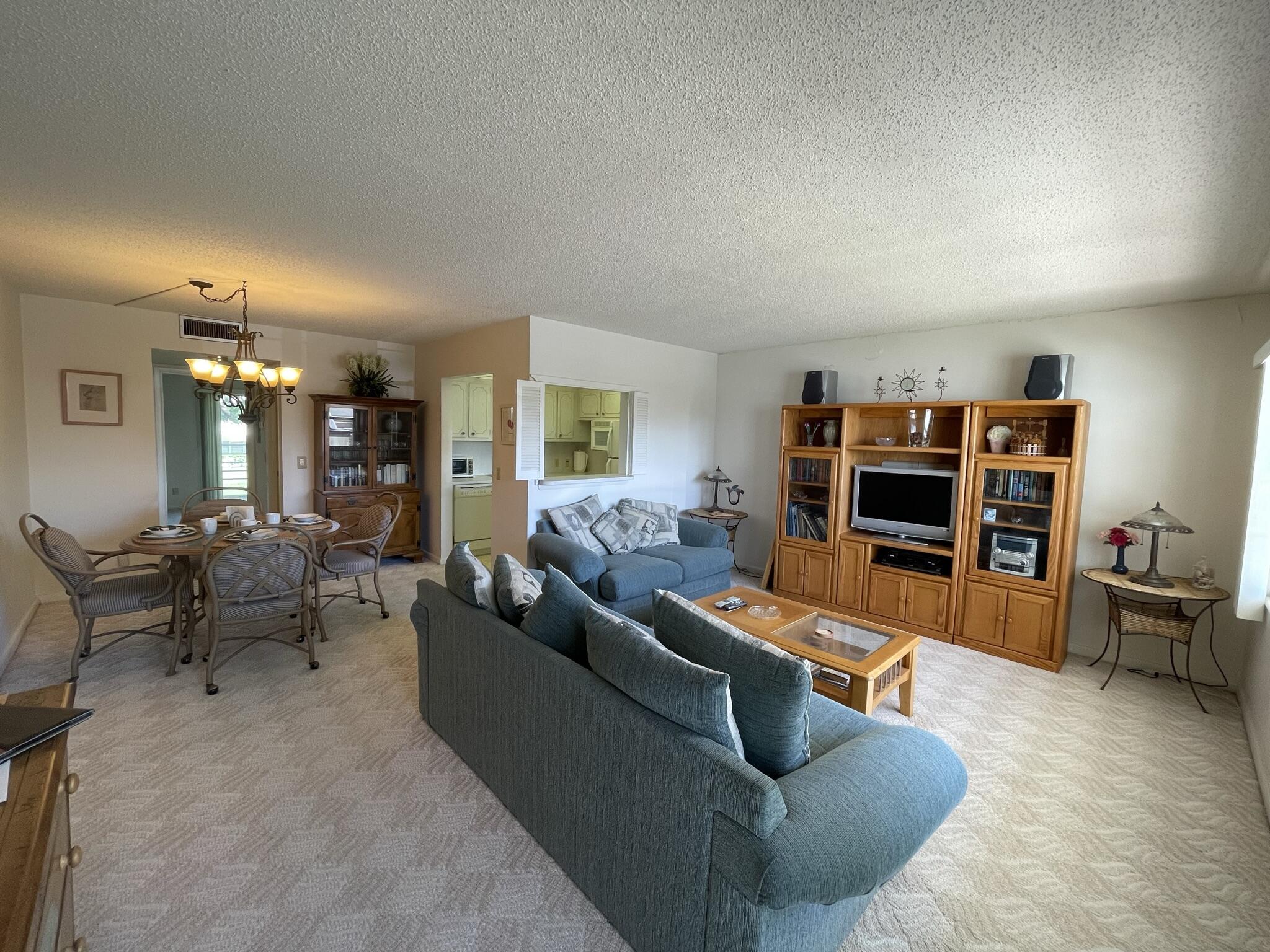 26 Suffolk A Boca Raton, FL 33434 - Photo 7 of 20 Living Room