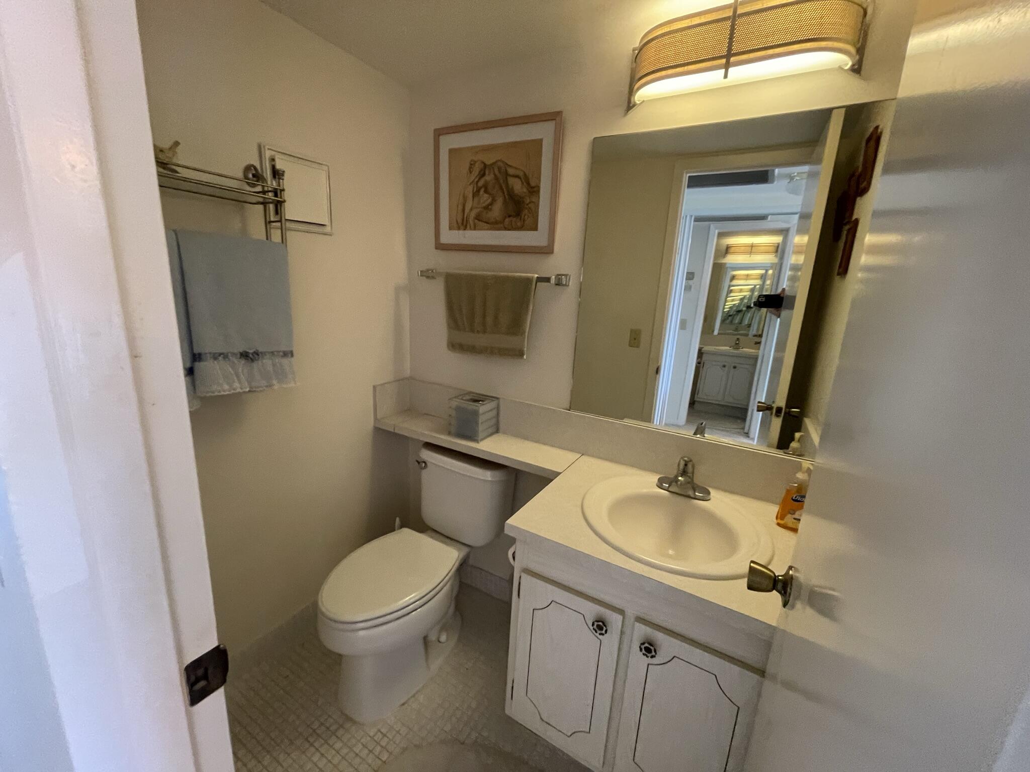 26 Suffolk A Boca Raton, FL 33434 - Photo 8 of 20 Half Bath