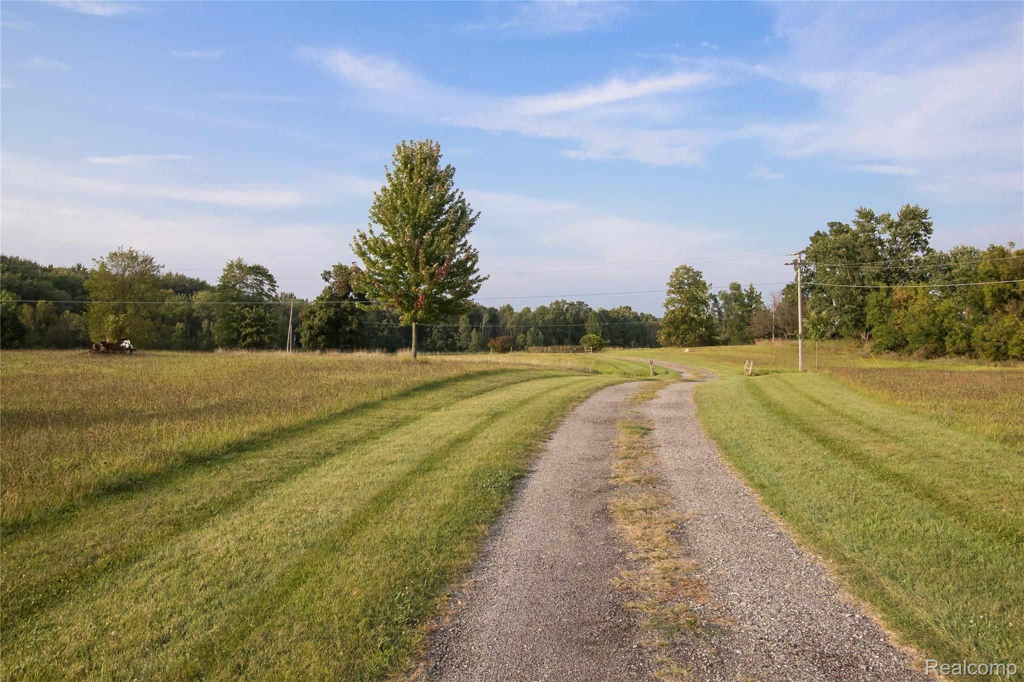 8286 Allen Road Fenton, MI 48430 - Photo 2 of 33 IMG_8610.jpg