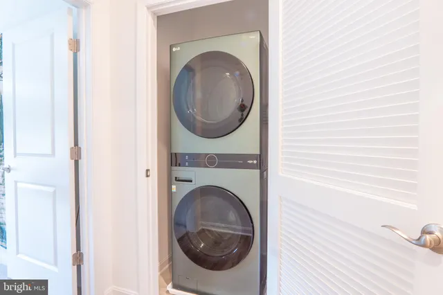 a close up view of a washer and dryer
