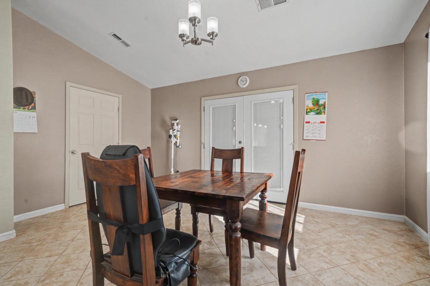 12900 New York Ranch Road Jackson, CA 95642 - Photo 12 of 31 a view of a dining room with furniture