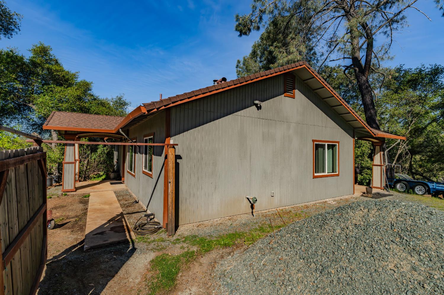 12900 New York Ranch Road Jackson, CA 95642 - Photo 20 of 31 a backyard of a house with wooden fence and porch