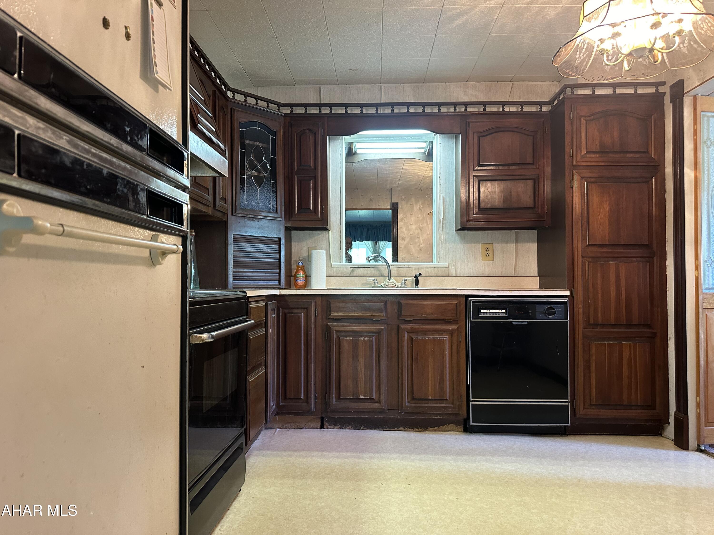 1562 West Loop Road Hollidaysburg, PA 16648 - Photo 6 of 30