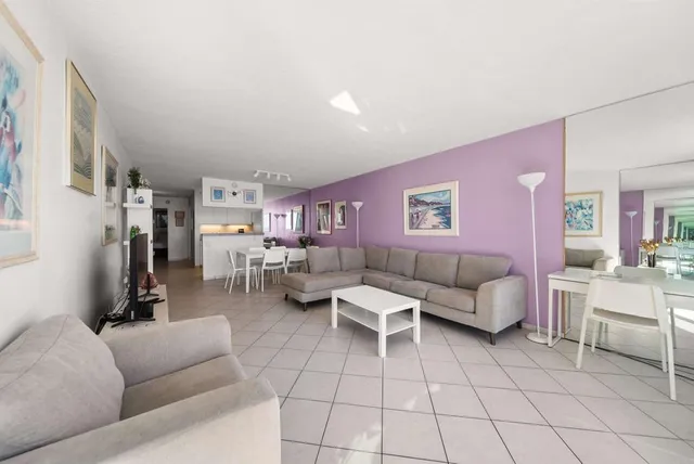 $1,695,000 | 4767 Ocean Boulevard, Unit 203, San Diego, CA 92109