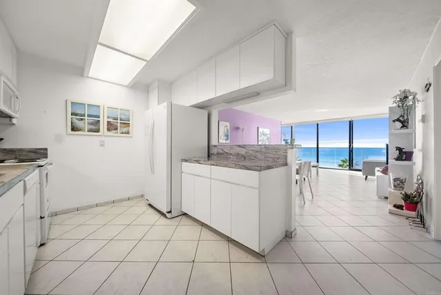 $1,695,000 | 4767 Ocean Boulevard, Unit 203, San Diego, CA 92109