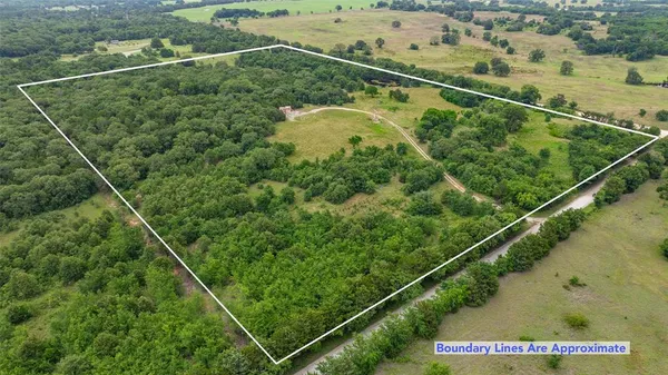 a view of a tennis court