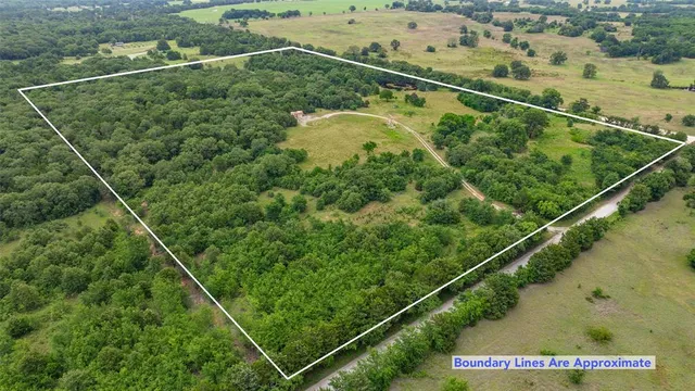 a view of a tennis court