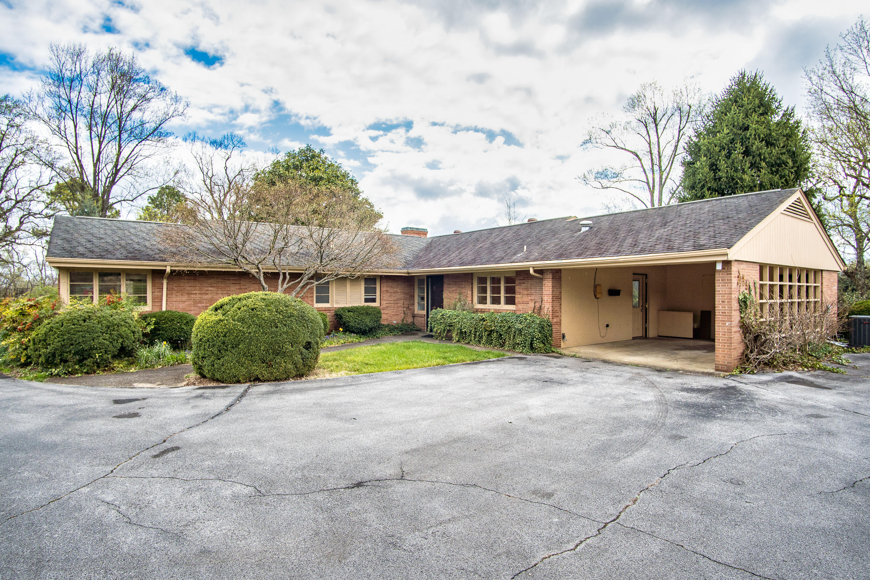 1213 Ridgeway Road Johnson City, TN 37601 - Photo 4 of 37 exterior-7