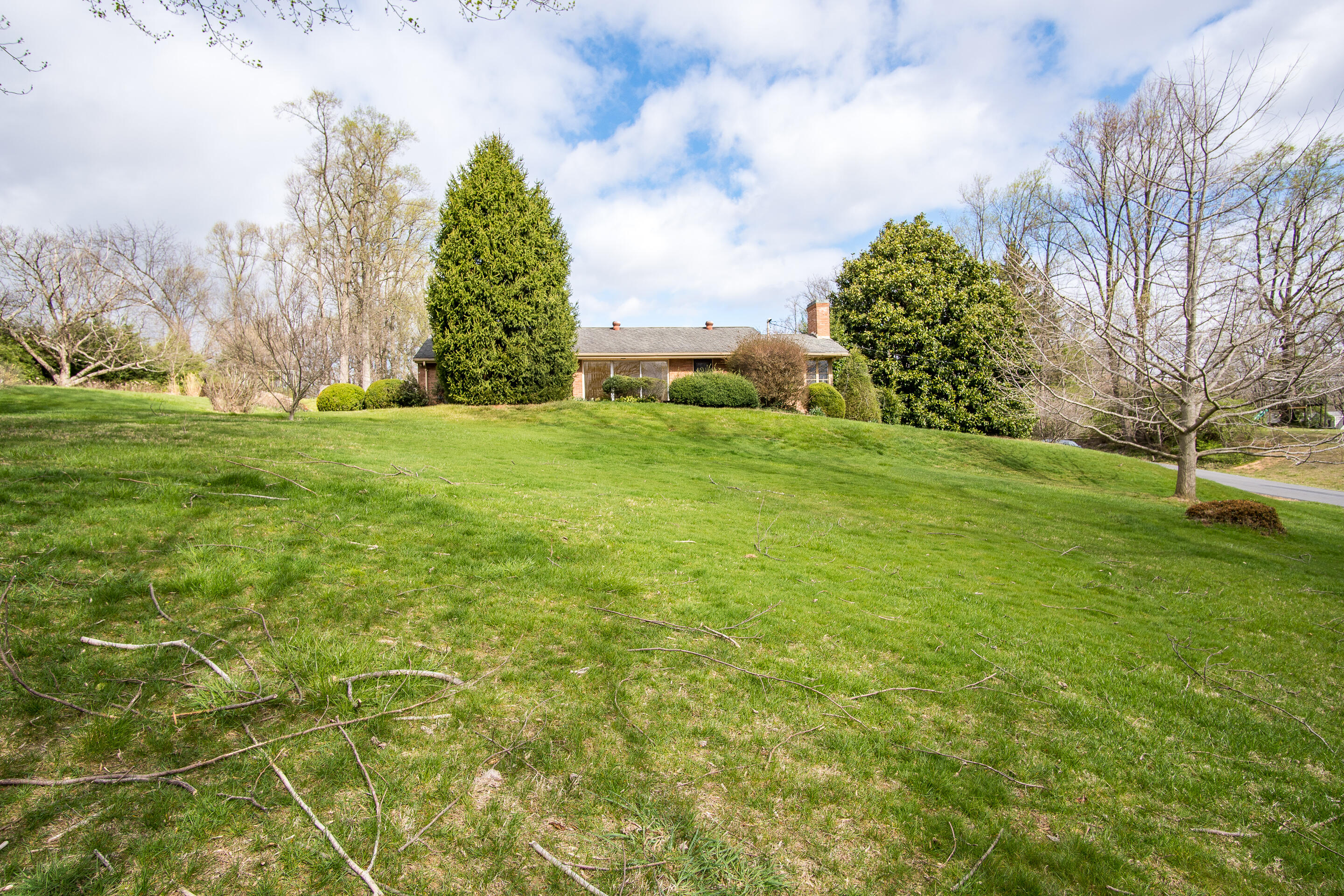 1213 Ridgeway Road Johnson City, TN 37601 - Photo 10 of 37 exterior-15