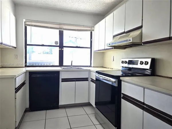 $2,700 | 10219 Southwest 89th Street, Miami, FL 33176