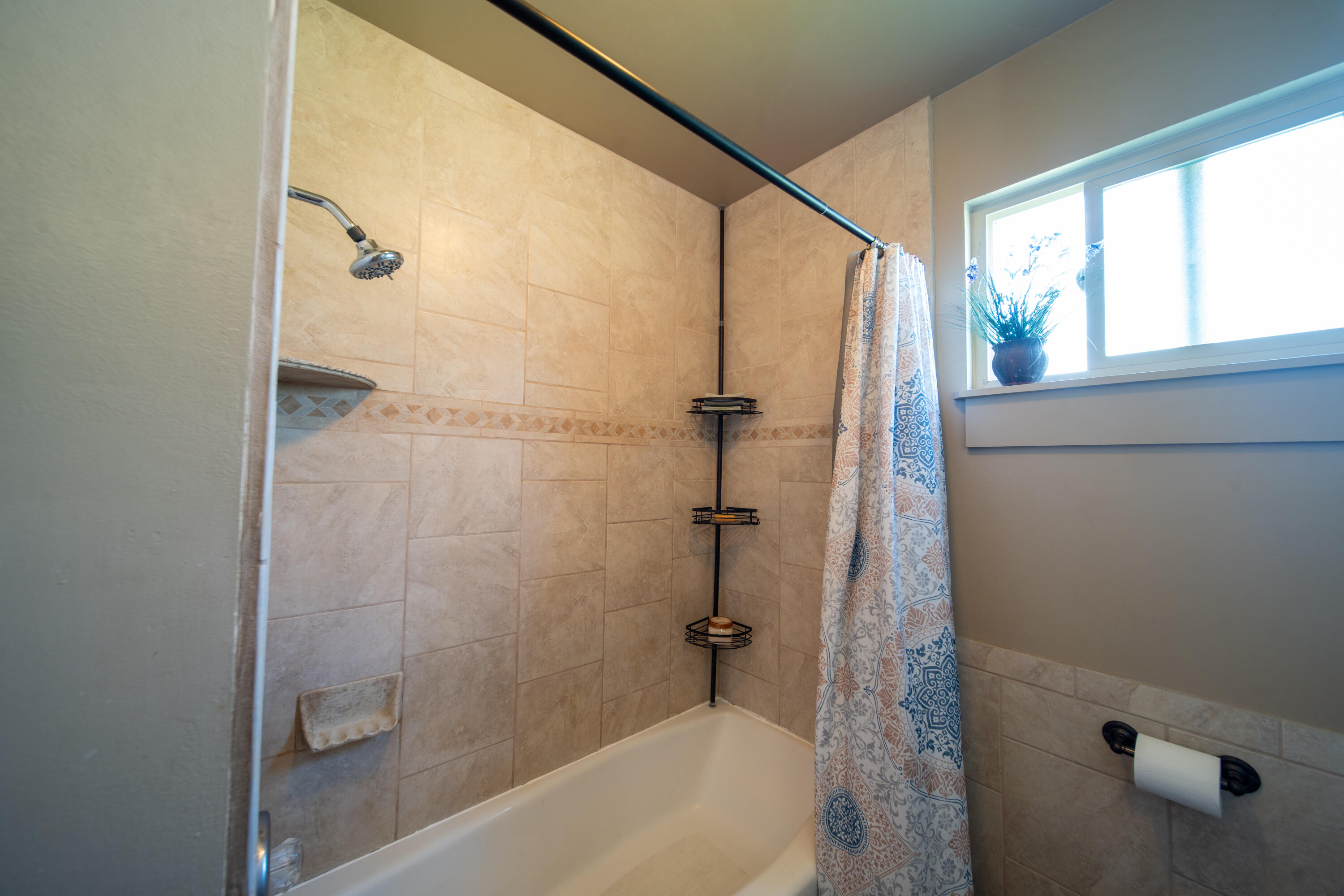 44040 Skyline Drive Three Rivers, CA 93271 - Photo 22 of 40 a bathroom with a bathtub and a shower