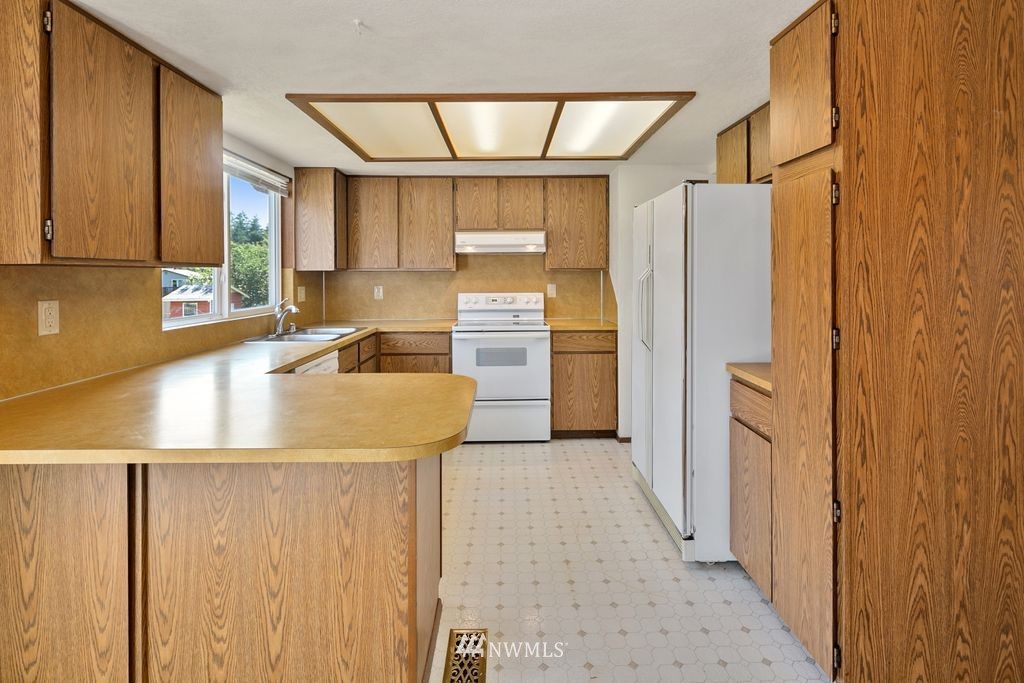 4822 152nd Street Southwest Edmonds, WA 98026 - Photo 13 of 39 Gallery Image 13
