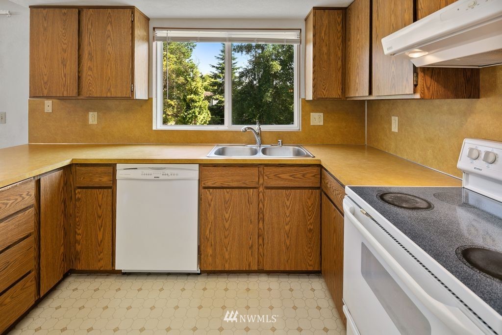 4822 152nd Street Southwest Edmonds, WA 98026 - Photo 14 of 39 Gallery Image 14