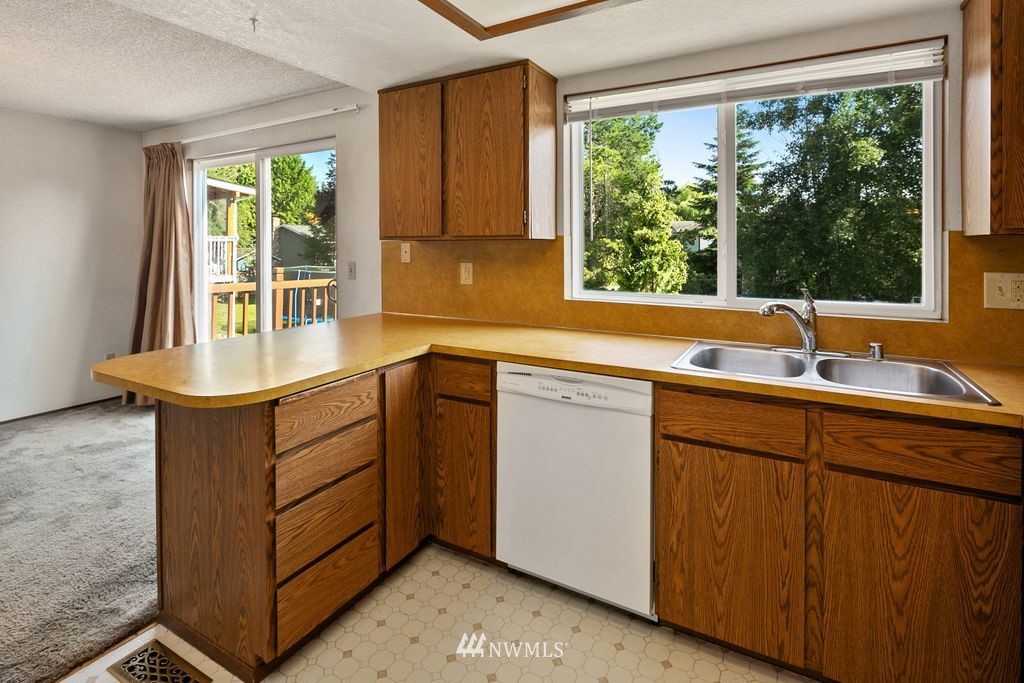4822 152nd Street Southwest Edmonds, WA 98026 - Photo 15 of 39 Gallery Image 15