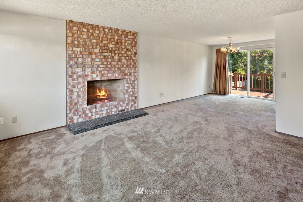4822 152nd Street Southwest Edmonds, WA 98026 - Photo 4 of 39 Gallery Image 4