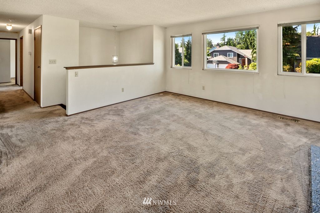4822 152nd Street Southwest Edmonds, WA 98026 - Photo 5 of 39 Gallery Image 5