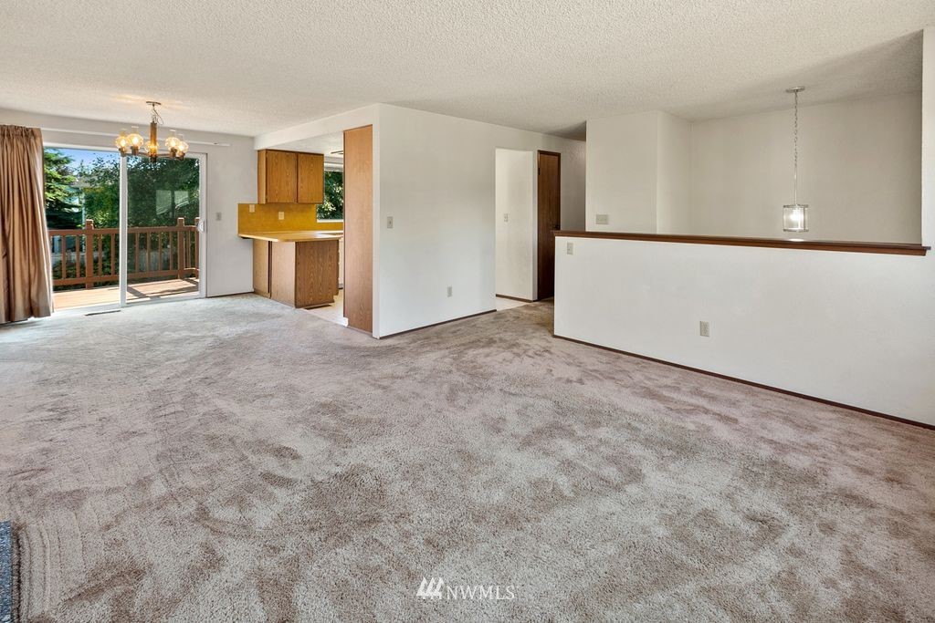 4822 152nd Street Southwest Edmonds, WA 98026 - Photo 6 of 39 Gallery Image 6