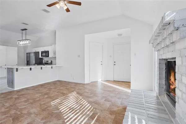 $2,000 | 1114 Lochmoor Lane, Pearland, TX 77581