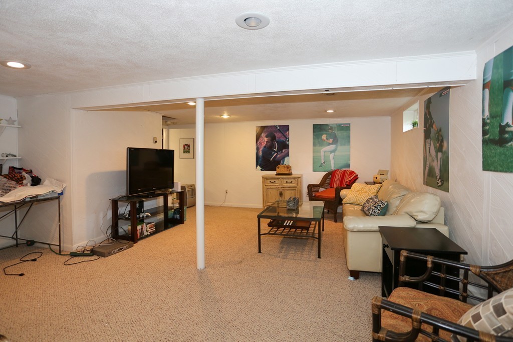 14 Longacre Road Needham, MA 02492 - Photo 22 of 28