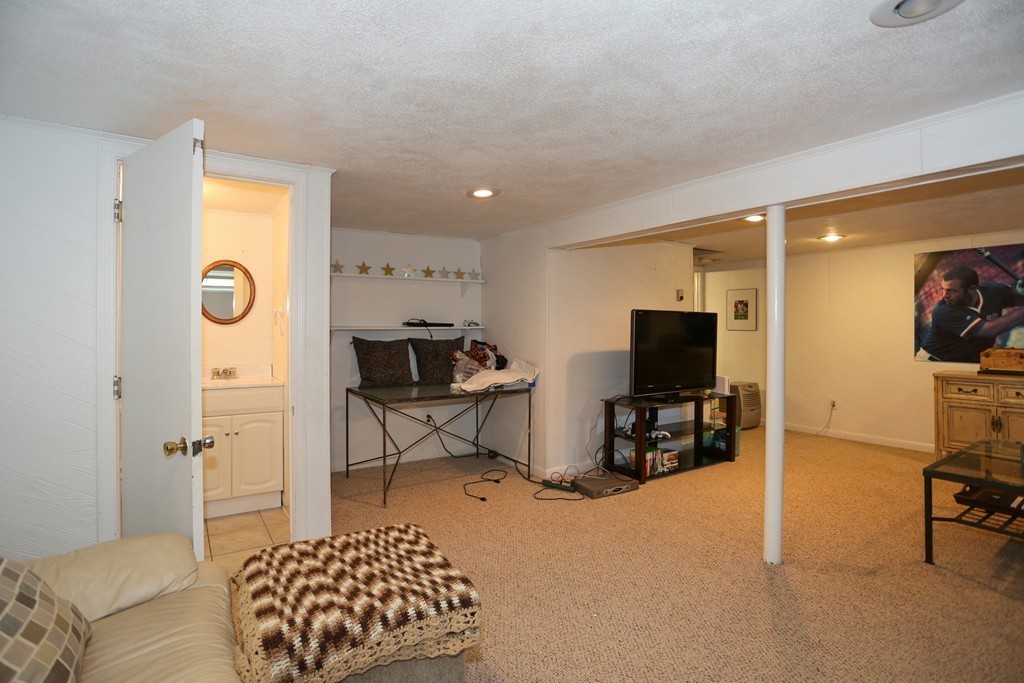 14 Longacre Road Needham, MA 02492 - Photo 24 of 28