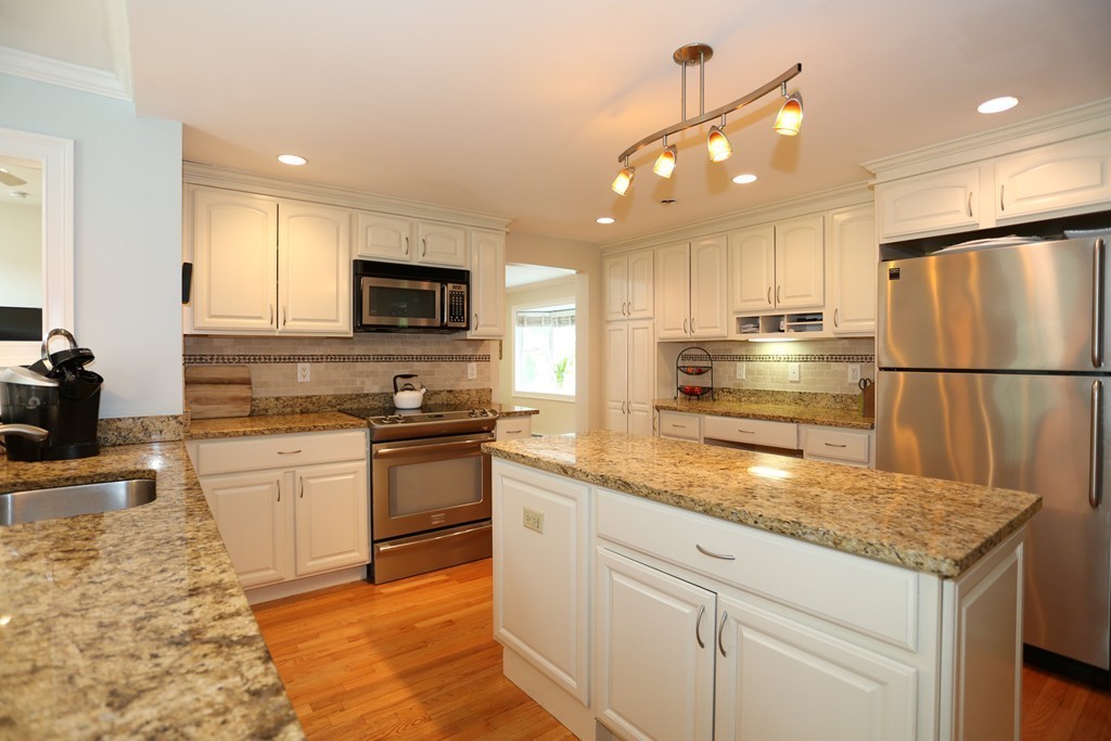 14 Longacre Road Needham, MA 02492 - Photo 5 of 28