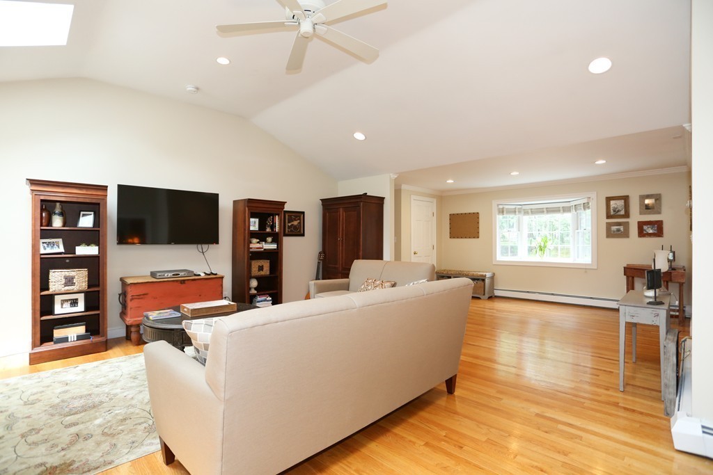 14 Longacre Road Needham, MA 02492 - Photo 8 of 28
