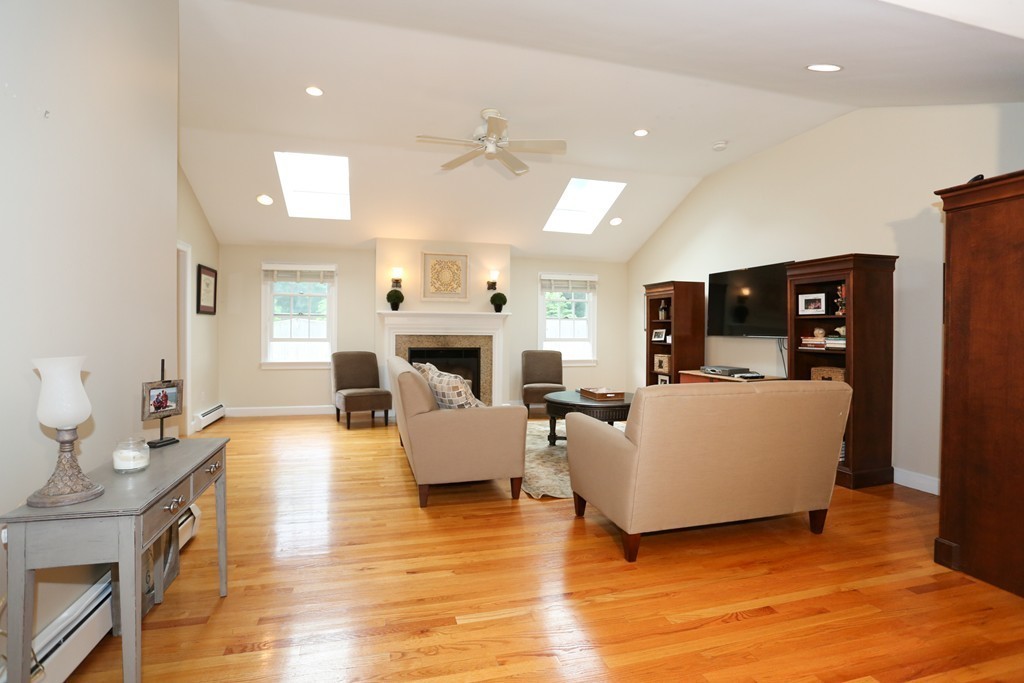 14 Longacre Road Needham, MA 02492 - Photo 10 of 28