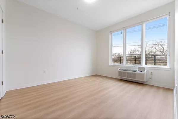 $2,268 | 321 East 3rd Street, Unit 420, Plainfield, NJ 07060