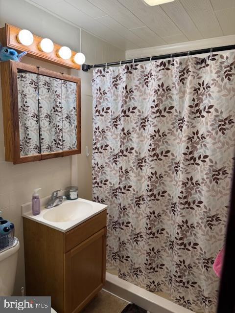 177 Rose Bowl Road Dover, DE 19904 - Photo 9 of 16 a bathroom with a sink and a mirror