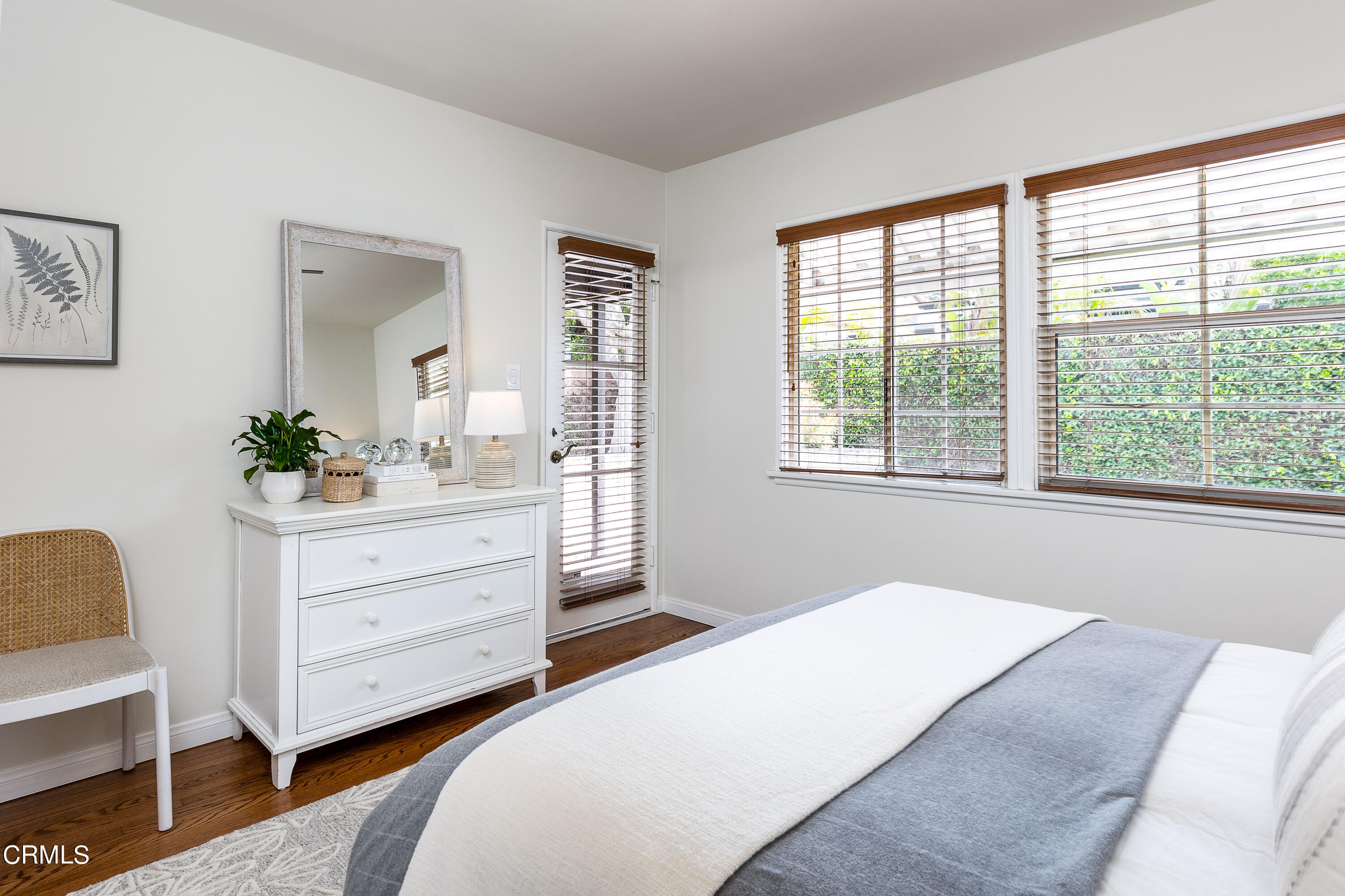 636 Birmingham Road Burbank, CA 91504 - Photo 21 of 25 a room with a bed and a dresser