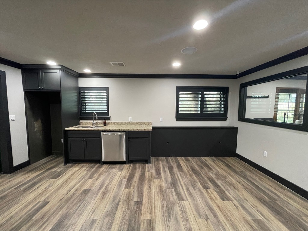 408 Wilson Road Conroe, TX 77301 - Photo 12 of 32