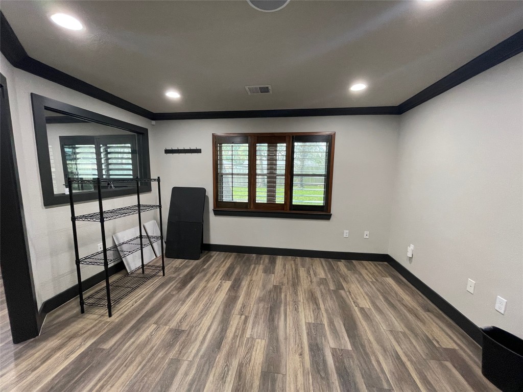 408 Wilson Road Conroe, TX 77301 - Photo 13 of 32