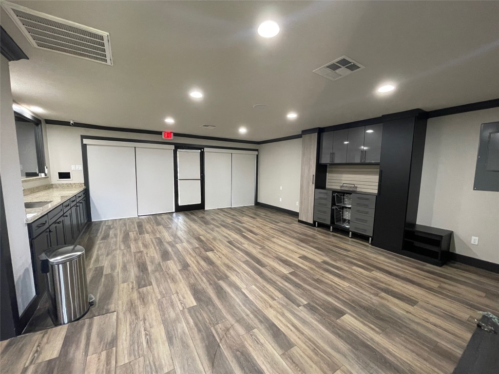 408 Wilson Road Conroe, TX 77301 - Photo 3 of 32