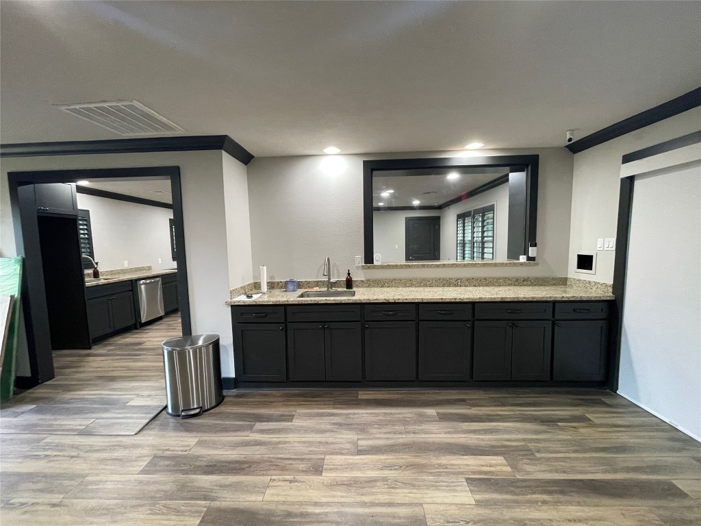 408 Wilson Road Conroe, TX 77301 - Photo 6 of 32