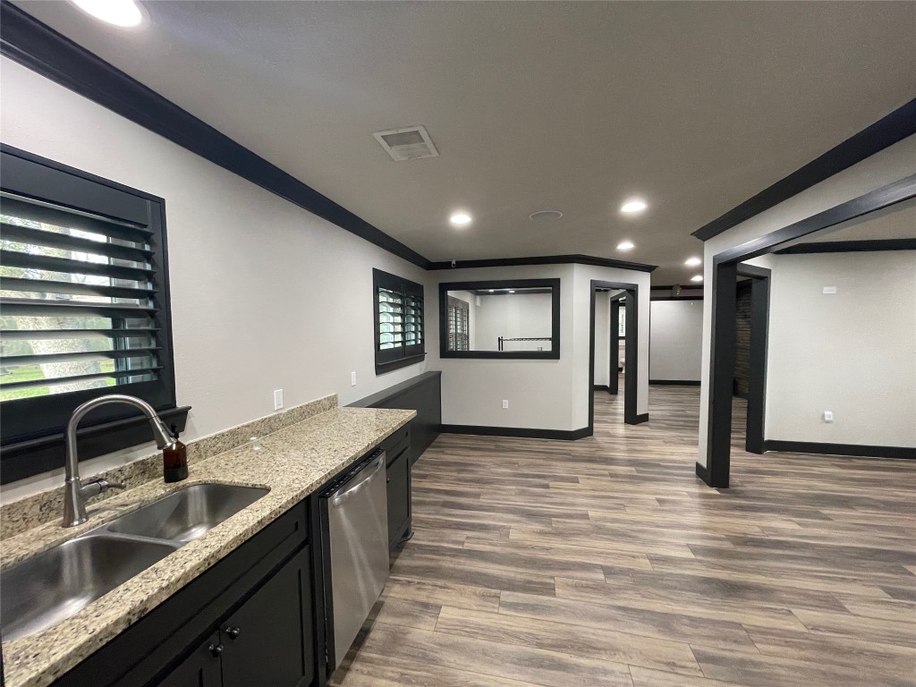 408 Wilson Road Conroe, TX 77301 - Photo 8 of 32