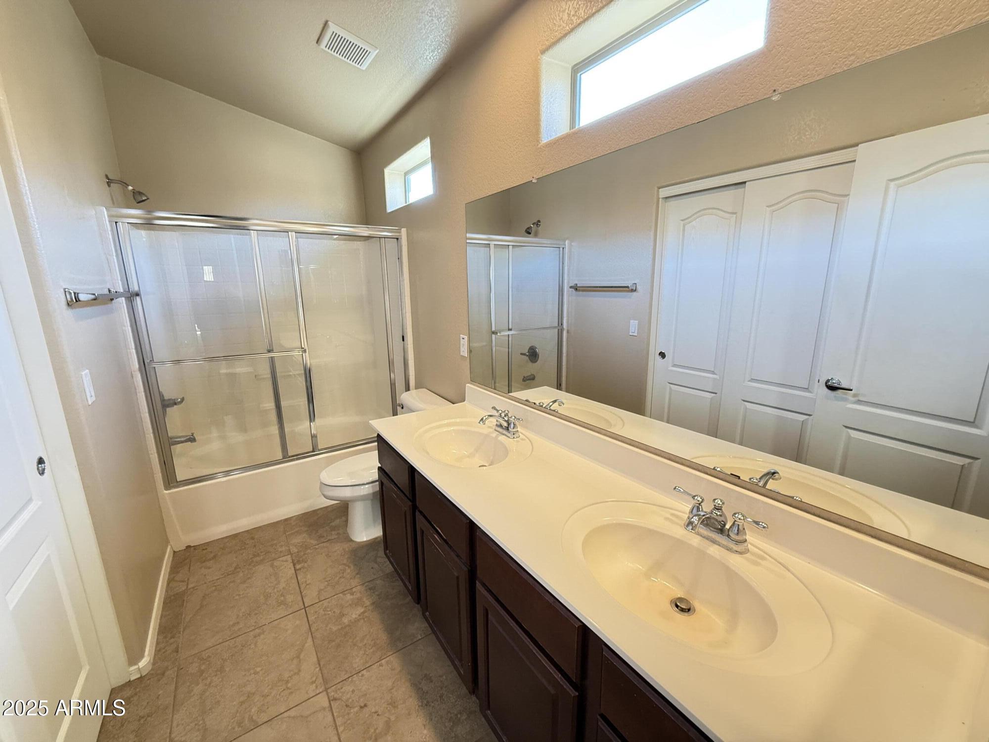 17150 North 23rd Street, Unit 243 Phoenix, AZ 85022 - Photo 19 of 36 a spacious bathroom with a tub sink shower and mirror
