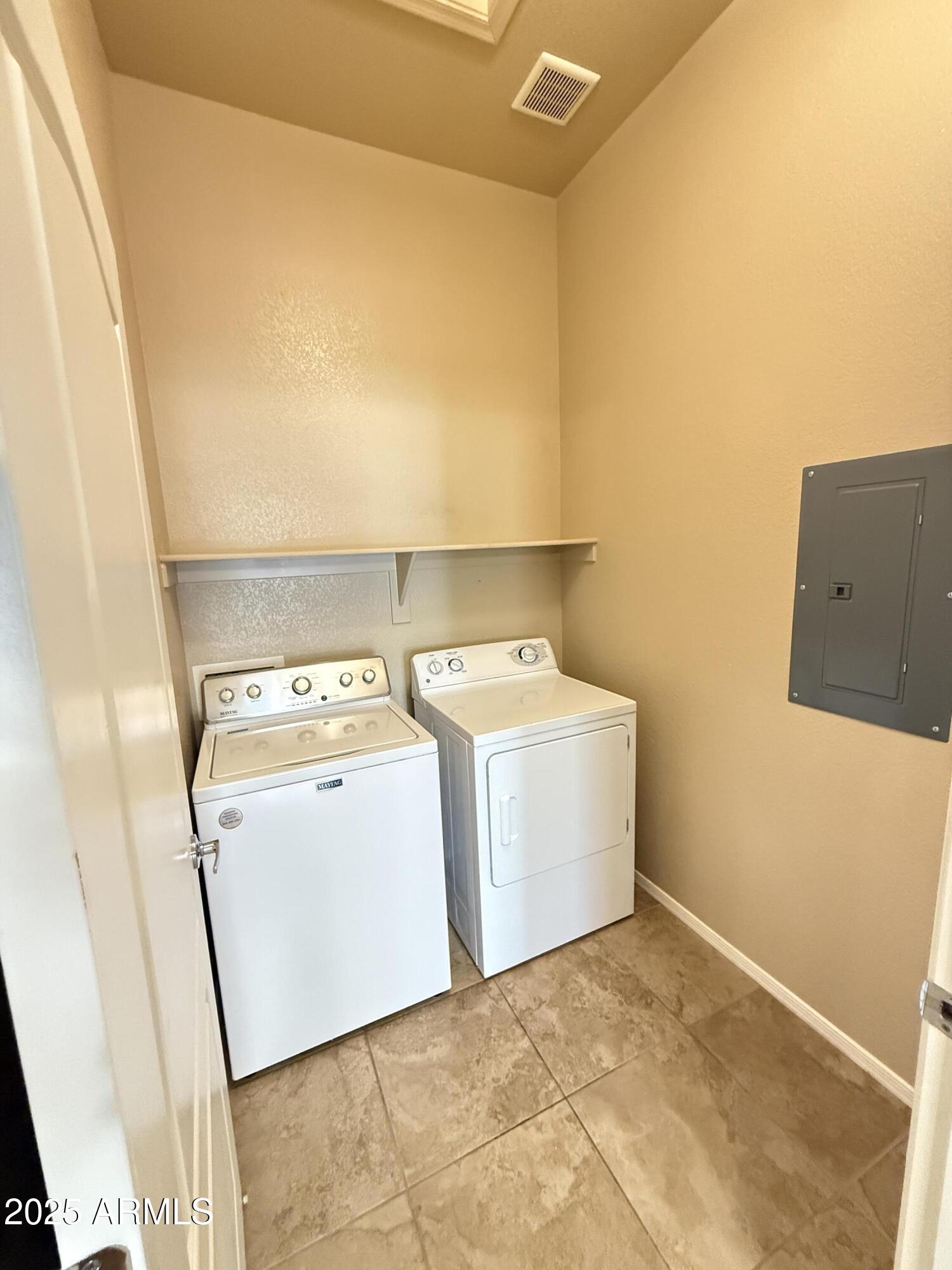 17150 North 23rd Street, Unit 243 Phoenix, AZ 85022 - Photo 30 of 36 a utility room with dryer and washer
