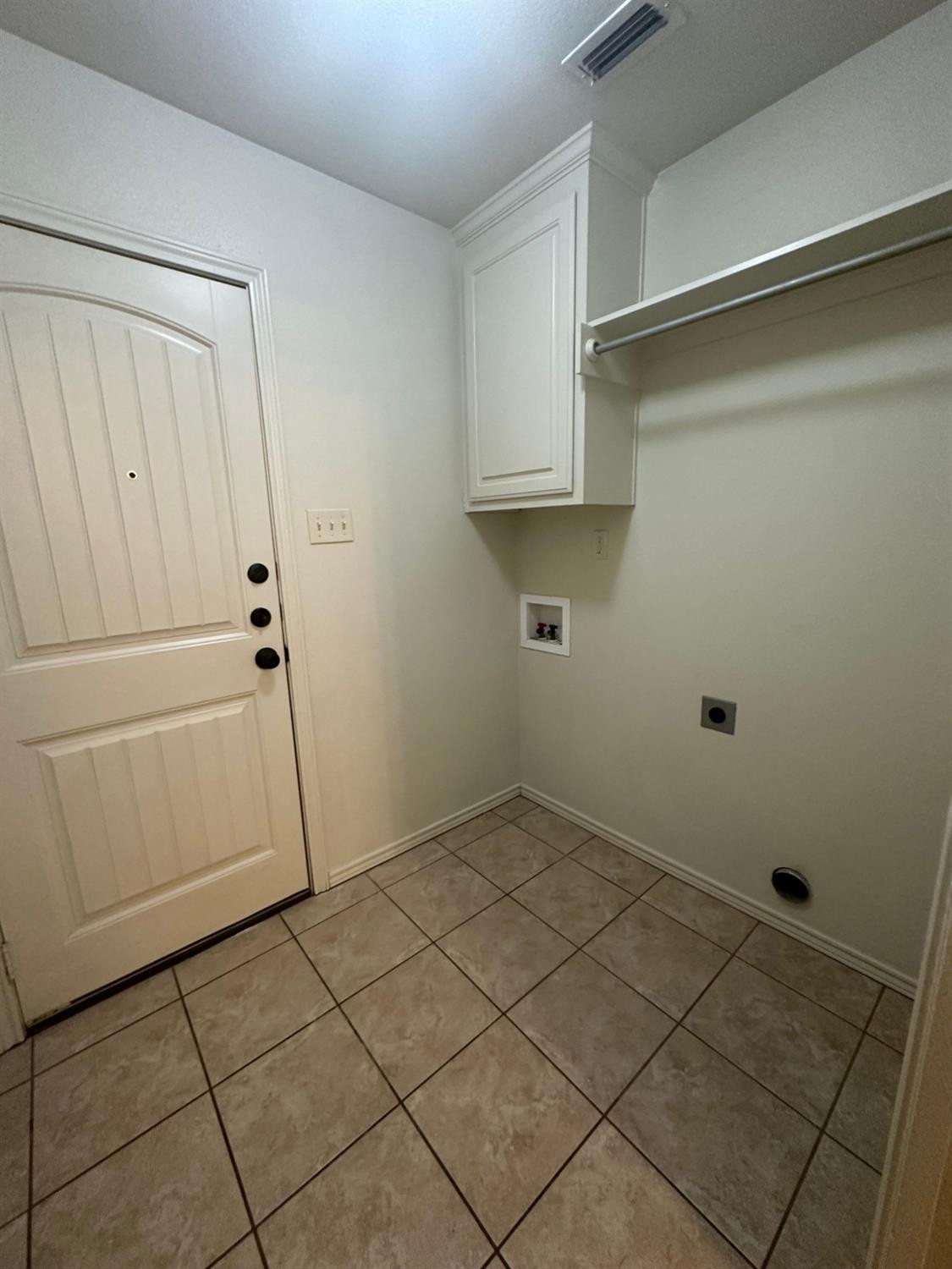 6133 72nd Place, Unit B Lubbock, TX 79424 - Photo 19 of 20 a view of utility room