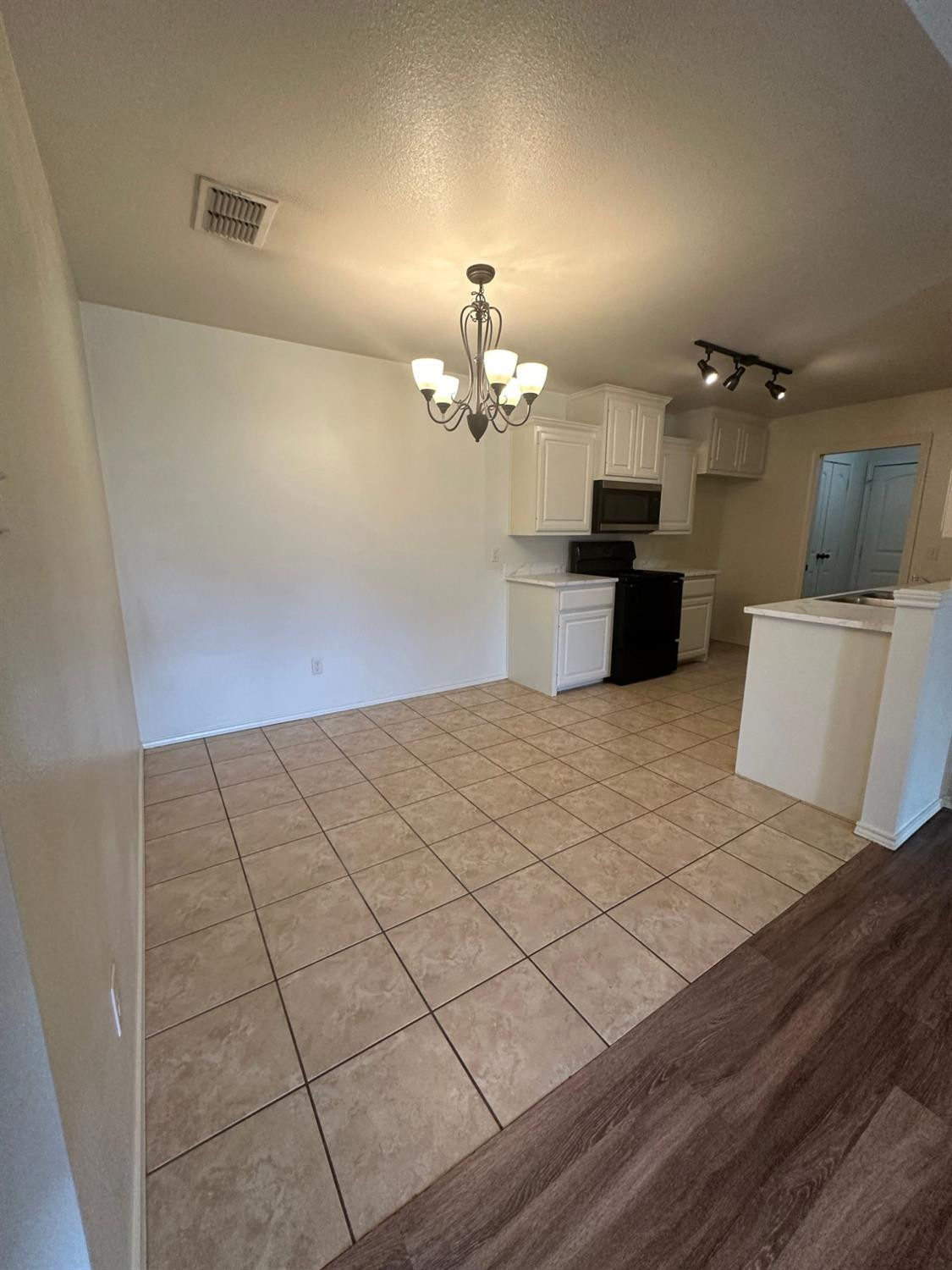 6133 72nd Place, Unit B Lubbock, TX 79424 - Photo 5 of 20