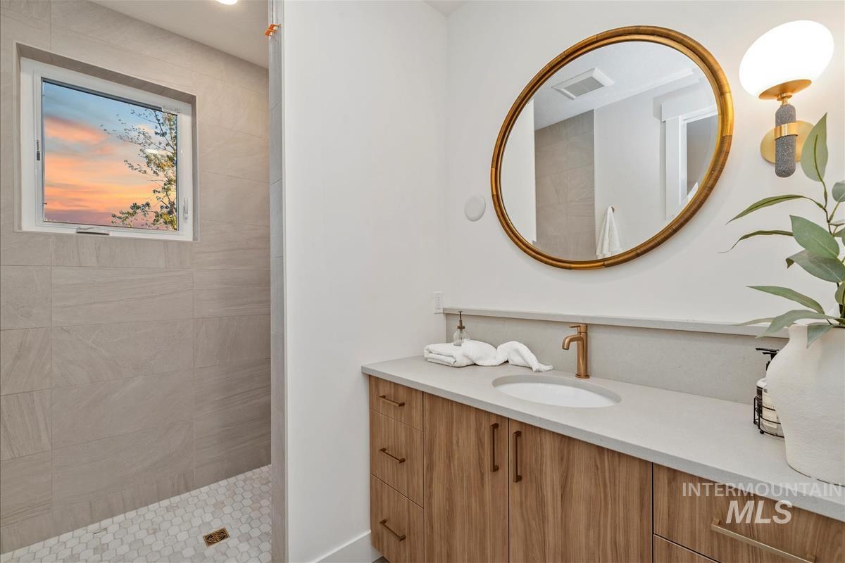 3219 West Moore Street Boise, ID 83702 - Photo 24 of 34 Full bath featuring vanity and walk in shower