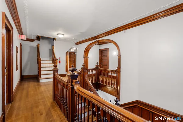 a view of an entryway with a workspace