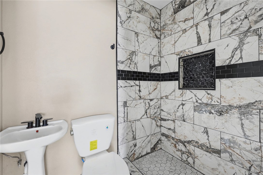 302 Palm Tree Drive Mathis, TX 78368 - Photo 17 of 28 a bathroom with a sink and a mirror